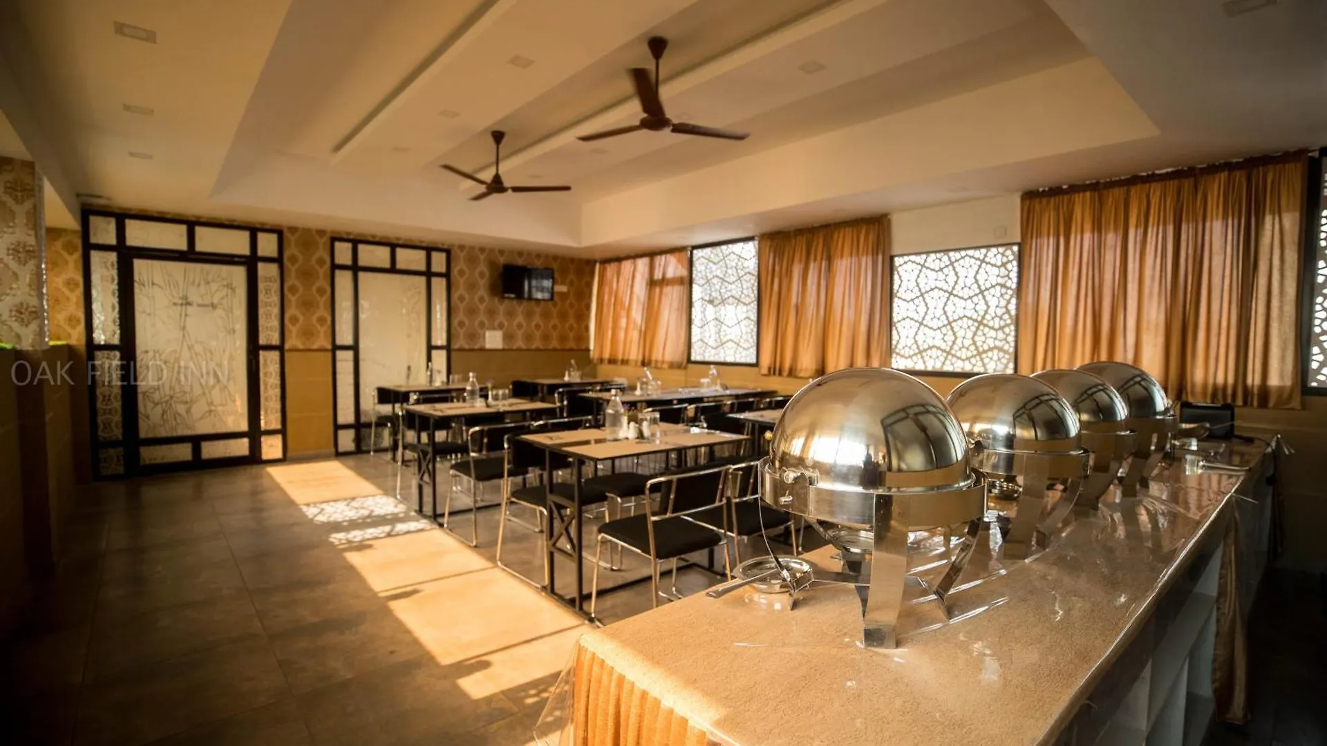 Oak Field Inn Kochi Hotel