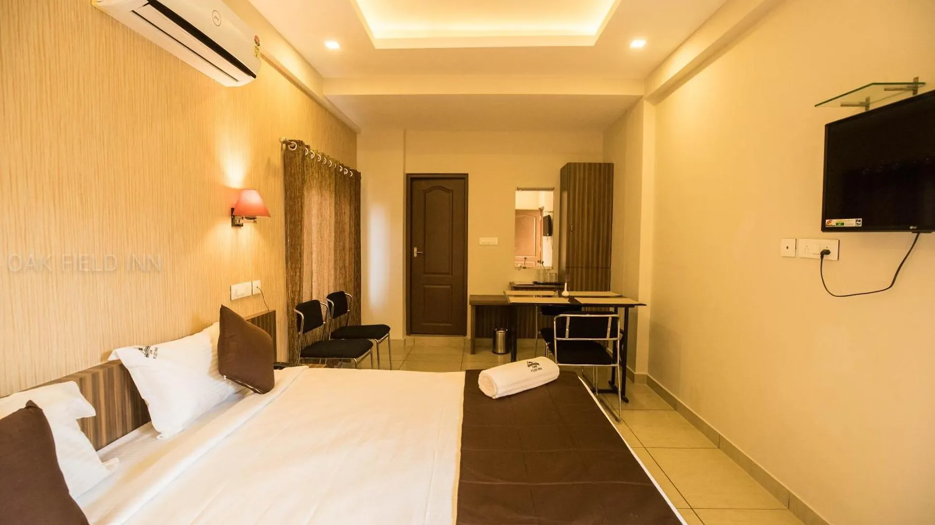 Oak Field Inn Kochi Hotel